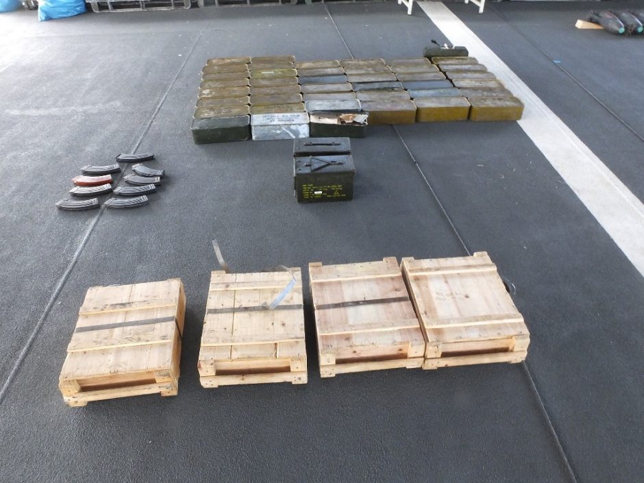 ES operacijoje Lietuvos kariai rado nelegaliai gabenamų ginklų