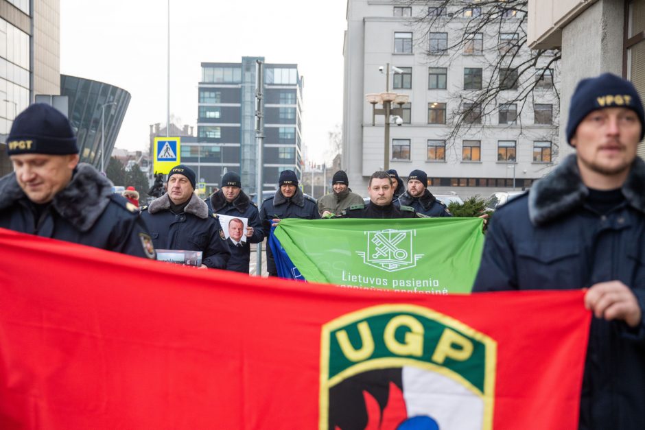 Ugniagesiai įspėja: jei valdžia neišgirs reikalavimų, vėl bus mitingas