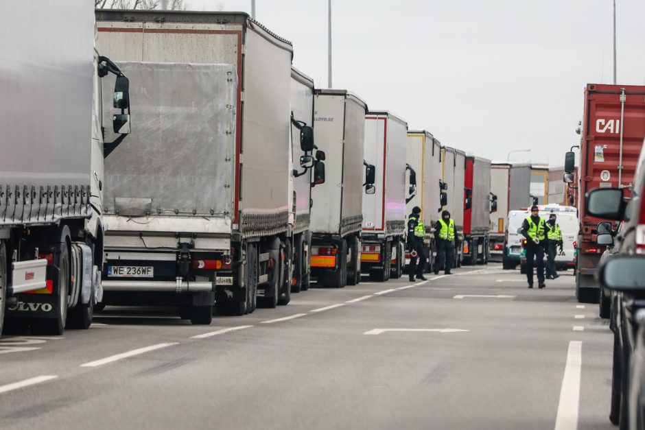 Baltarusijos pasienyje eilės trumpėja: laukia daugiau kaip 800 vilkikų