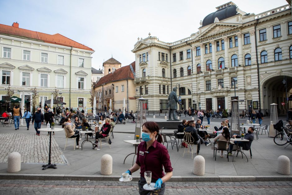 Švelnėja karantinas: darbą atnaujina darželiai, restoranai, sporto klubai