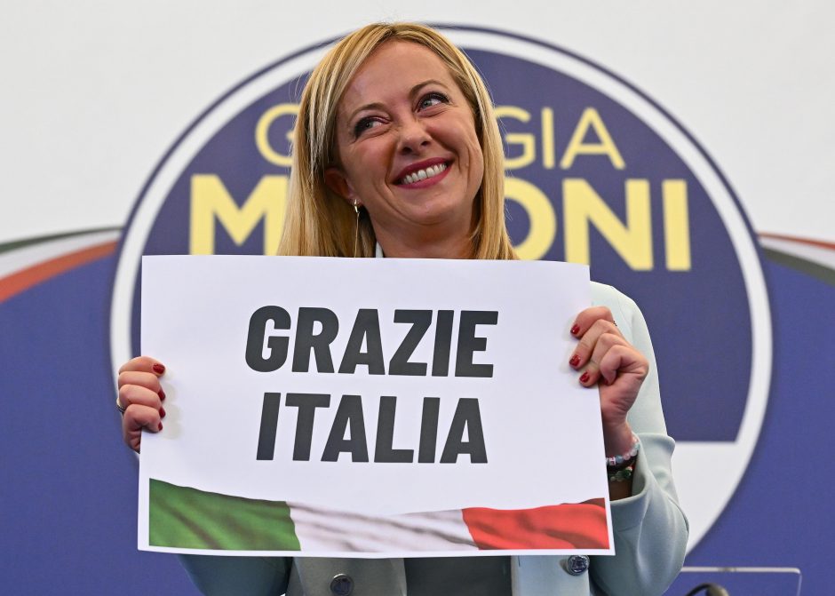 Italijos rinkimuose triumfuoja partija, turinti neofašistinių šaknų