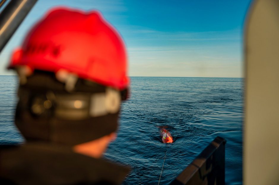 Baltijos jūroje vykstančioje operacijoje aptiktos minos, raketa ir nuskendęs laivas