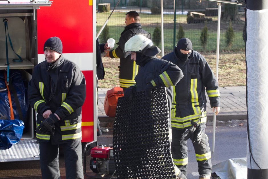 Šnipiškėse nugriaudėjo sprogimas: griuvo dalis namo, du žmonės sužeisti