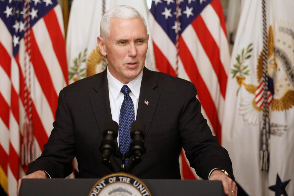 M. Pence'as tikisi, kad Aukščiausiasis Teismas apribos teisę į abortus JAV