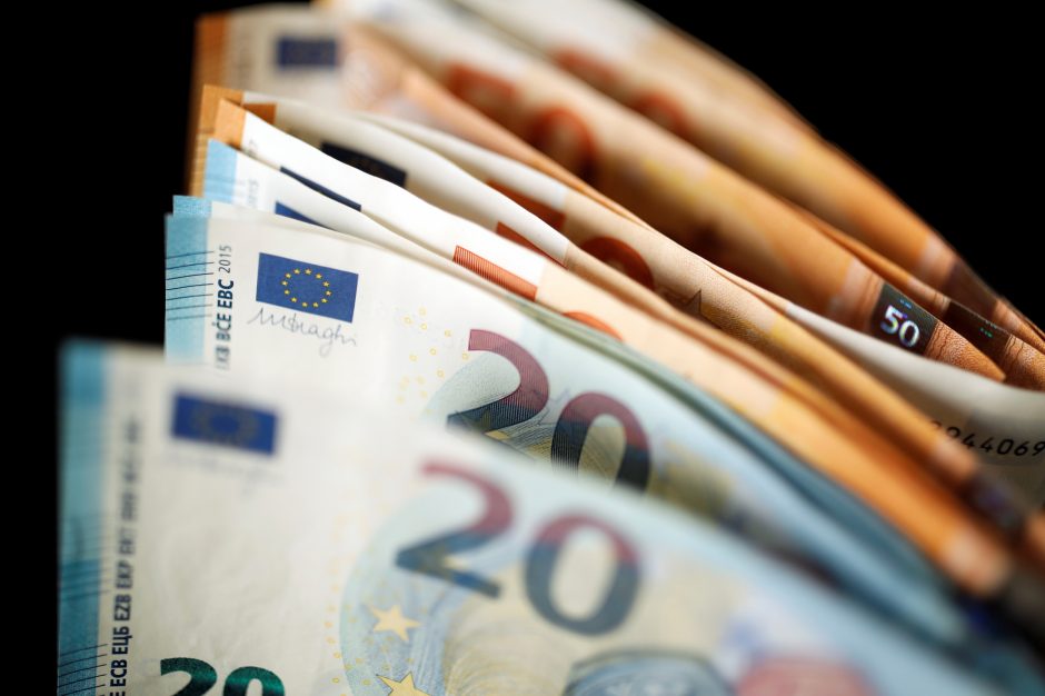 Sukčiai trumpųjų žinučių klastotėmis iš SEB klientų išviliojo 62 tūkst. eurų 