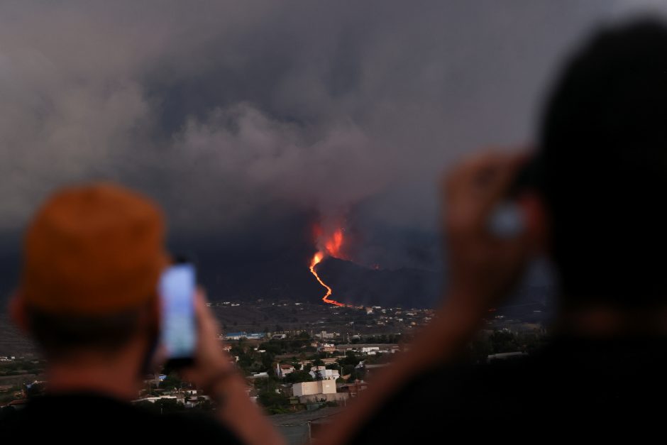 Dėl ugnikalnio išmesto pelenų debesies uždarytas La Palmos oro uostas