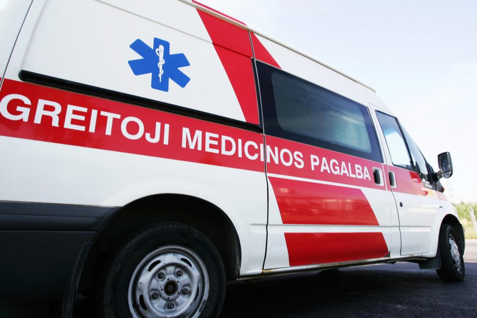Rokiškio rajone susidūrus automobiliams į ligoninę išvežti trys žmonės