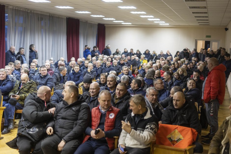 Derybos dėl Vilniaus vairuotojų reikalavimų stringa, VVT prašo stabdyti streiką