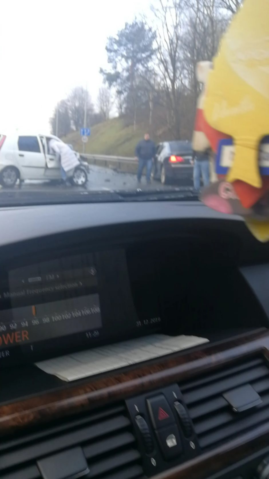 Kelyje Vilnius-Trakai – masinė avarija: yra nukentėjusių ir prispaustų žmonių
