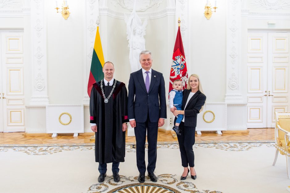Prezidentas priima teisėjų priesaikas