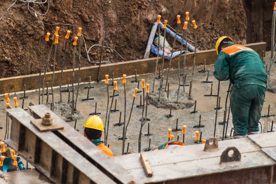 Statybininkų asociacija: vis didesnė dalis darbų keliasi į „šešėlį“