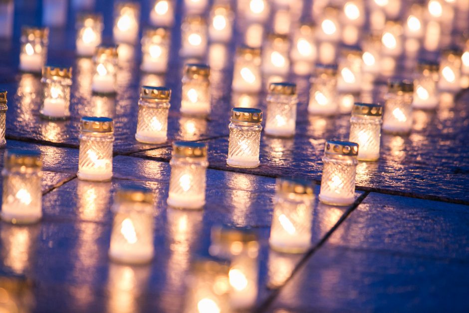 Laisvės gynėjams atminti – angelas iš 1000 žvakučių