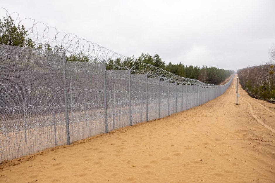 Baltarusijos pasienyje baigiami tvoros įrengimo pirmojo etapo darbai