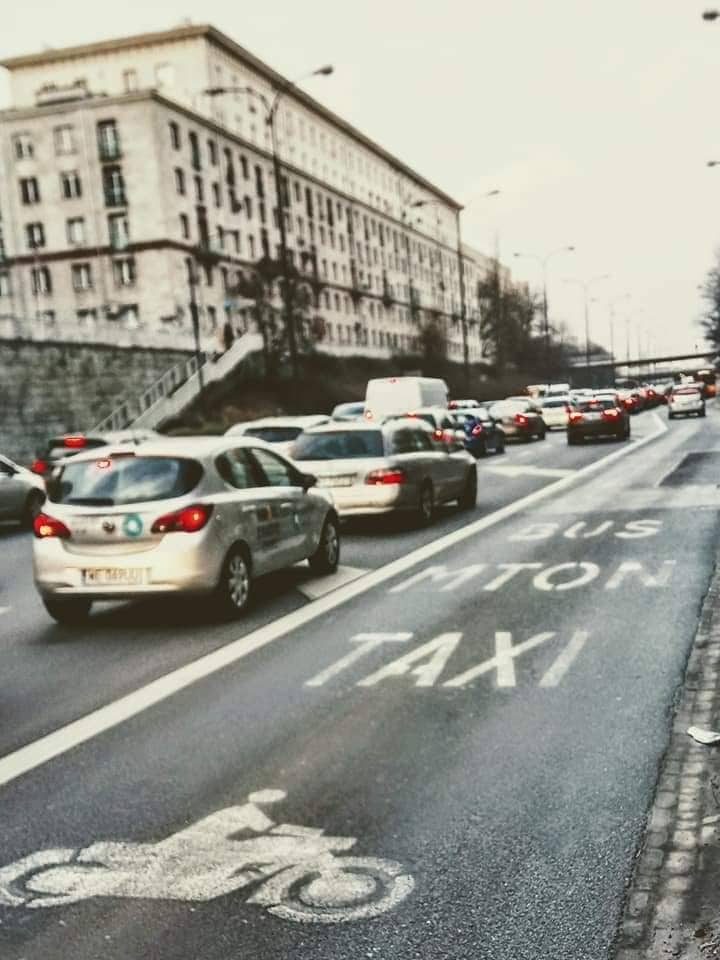 Motociklininkai prašo leisti Vilniuje važiuoti viešojo transporto juosta