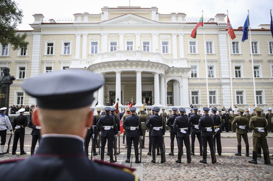 Generolas majoras V. Vaikšnoras iškilmingai išlydėtas į atsargą