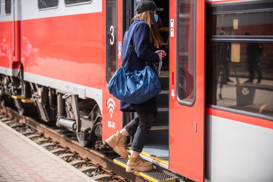 Keleiviai pastebi: vis dažniau vėluoja punktualiausia transporto priemonė – traukiniai