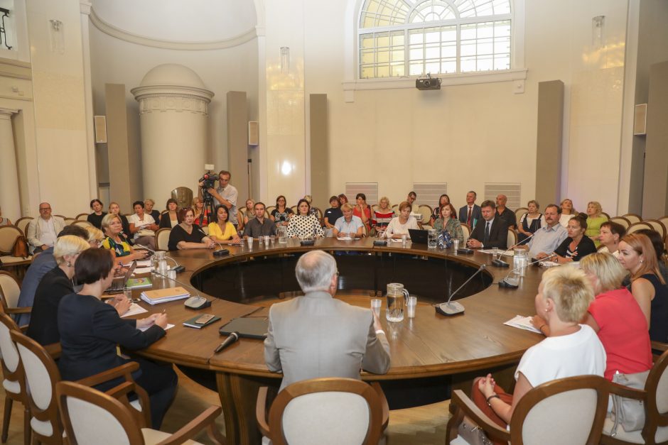 Mokytojai reikalauja raštiško valdžios įsipareigojimo kelti atlyginimus