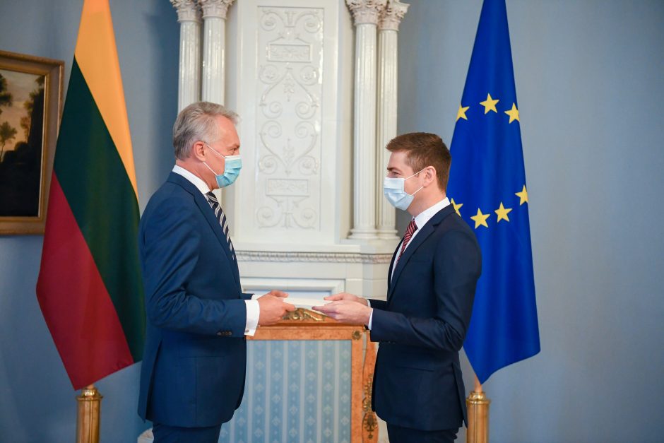 Prezidentas įteikė skiriamuosius raštus Lietuvos ambasadoriui Čekijoje