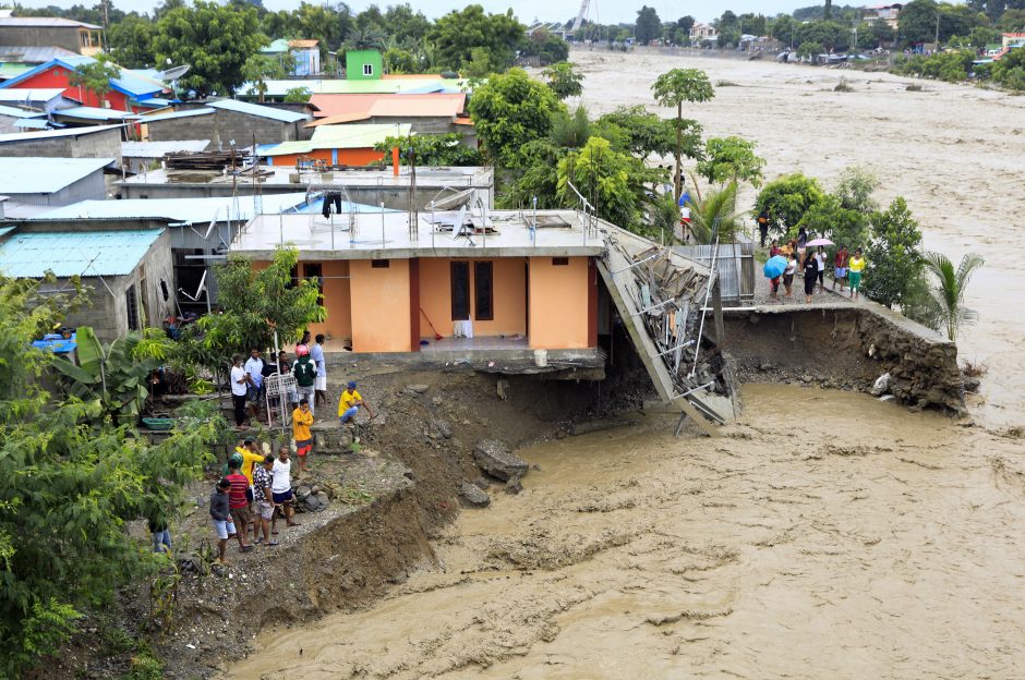 Per potvynius Indonezijoje ir Rytų Timore žuvo mažiausiai 75 žmonės