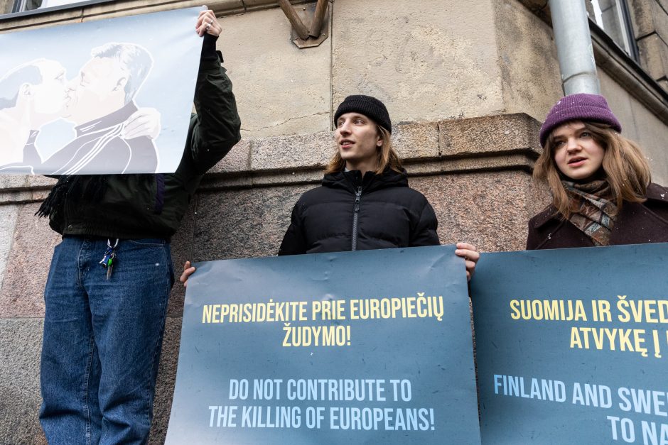 Protestas prie Vengrijos ambasados
