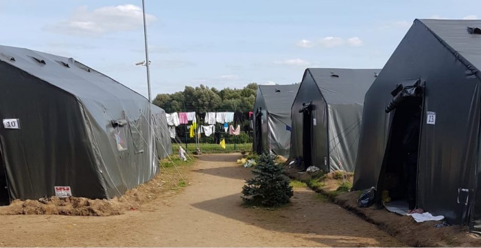 Švendubrės palapinių stovykla liko tuščia – migrantai iškelti į kitas patalpas