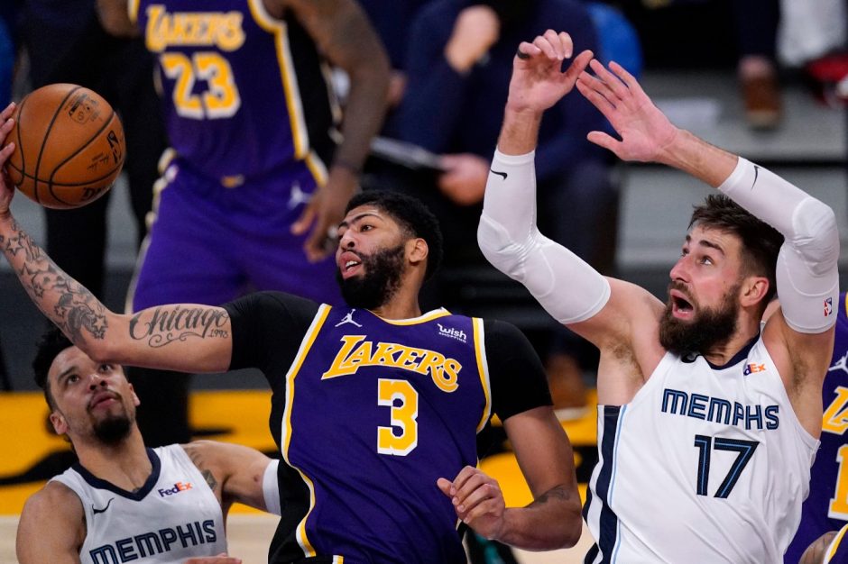 J. Valančiūnas tapo tikru galvos skausmu NBA čempionų aukštaūgiams