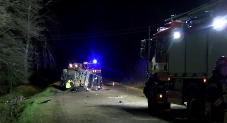 Širvintų rajone naktį vertėsi BMW: jaunas vyras žuvo, moteris sužeista