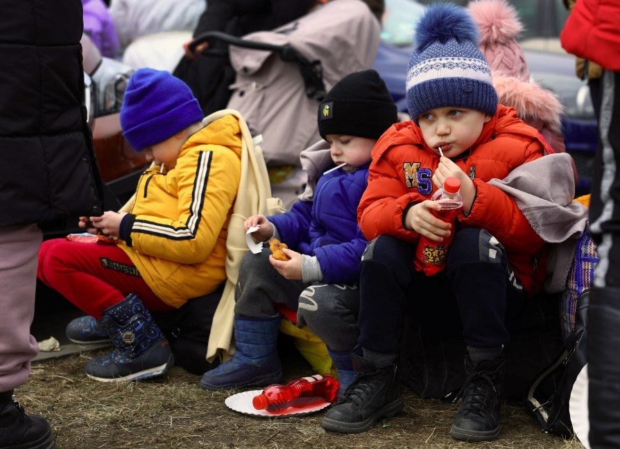 Pirmieji iš Ukrainos bėgantys vaikai pasiekė Lietuvą, daugelis jų – be tėvų