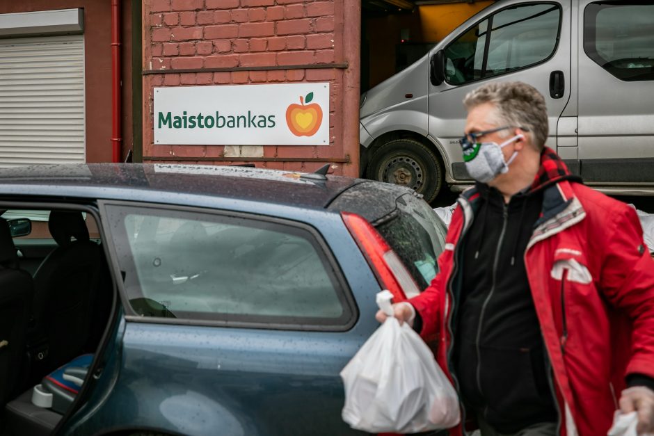 Dovana vienišiems senjorams – 2 tūkst. daugkartinių veido kaukių