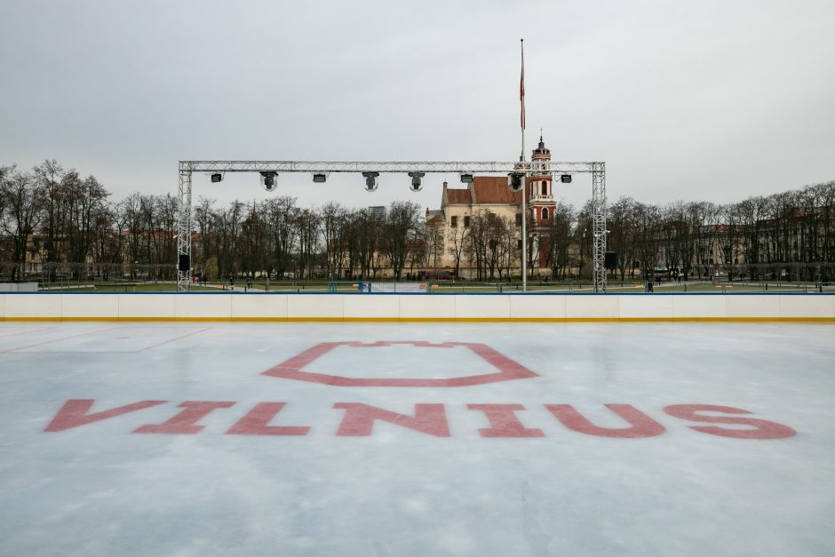 Puiki žinia: čiuožykla Lukiškių aikštėje veiks iki pat pavasario