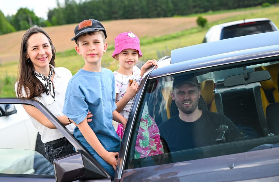 Istorinių automobilių ralio dalyviai varžėsi Lietuvos ir Lenkijos keliais