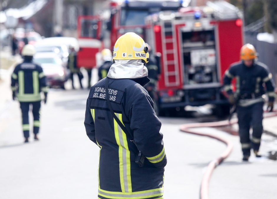 Savaitgalį liepsnojo stogai, katilinės, gaisrai kilo prekybos centre ir viešbutyje