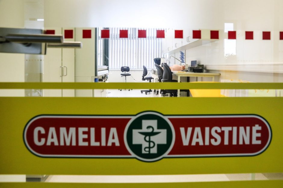 Vaistinėse paslaugų daugėja: „Camelia“ būsimiems specialistams įrengė mokymosi vietą