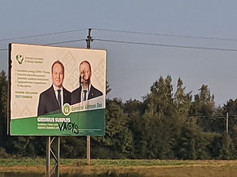 Šakių rajone sugadintas LVŽS plakatas: ant politikų portretų užrašas – „vagys“