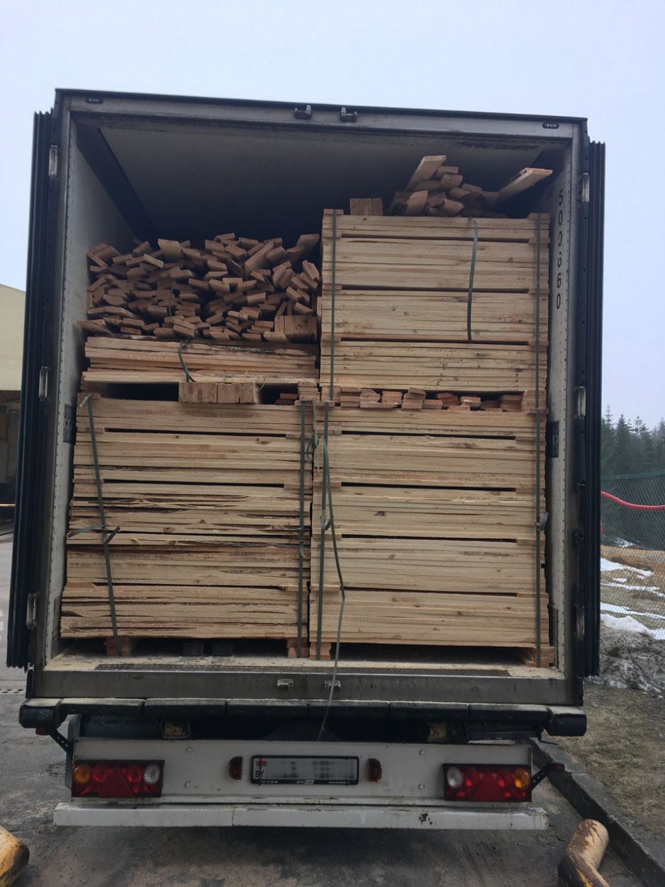 Iš Baltarusijos atvykusiame medienos krovinyje – nelegalių cigarečių už 1,14 mln. eurų