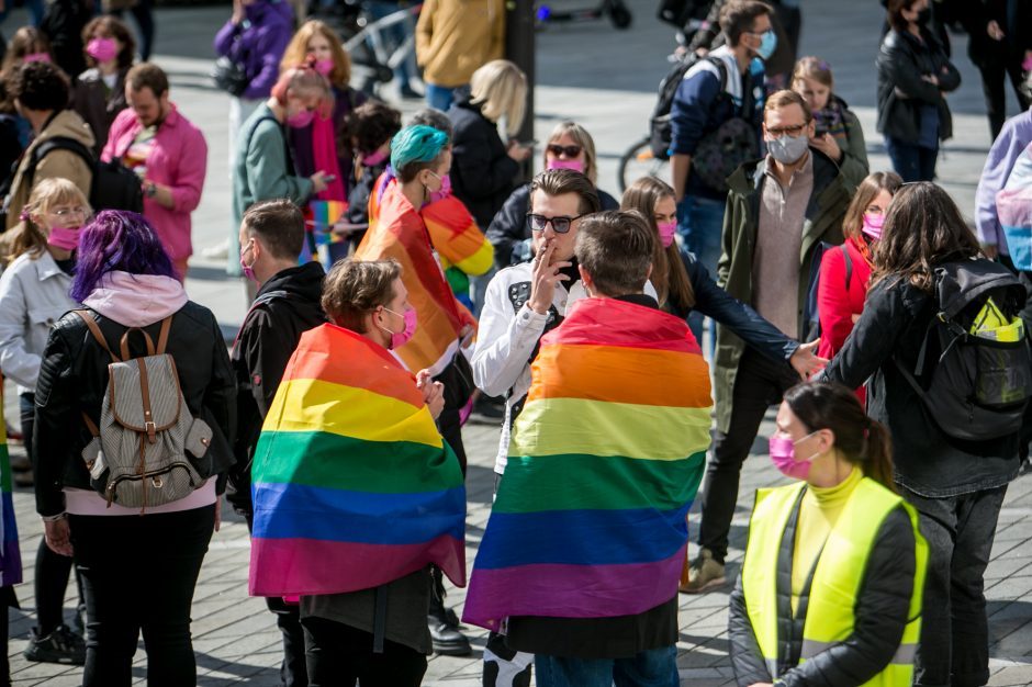 EP ragina pripažinti tos pačios lyties asmenų santuoką ir partnerystę