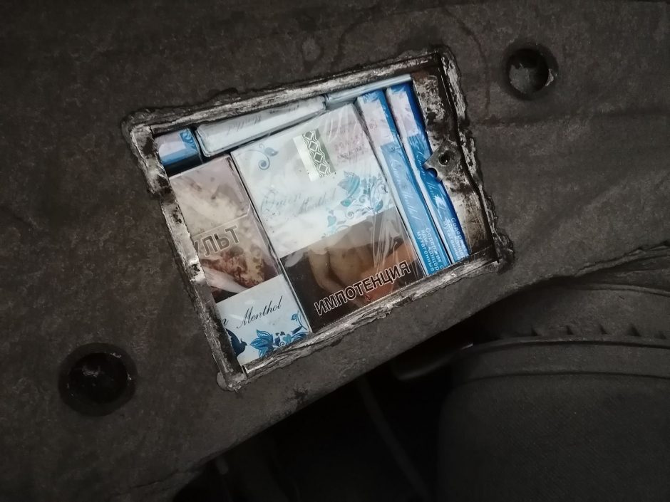 Muitininkai sulaikė šešis automobilius iš Baltarusijos su kontrabandiniais rūkalais