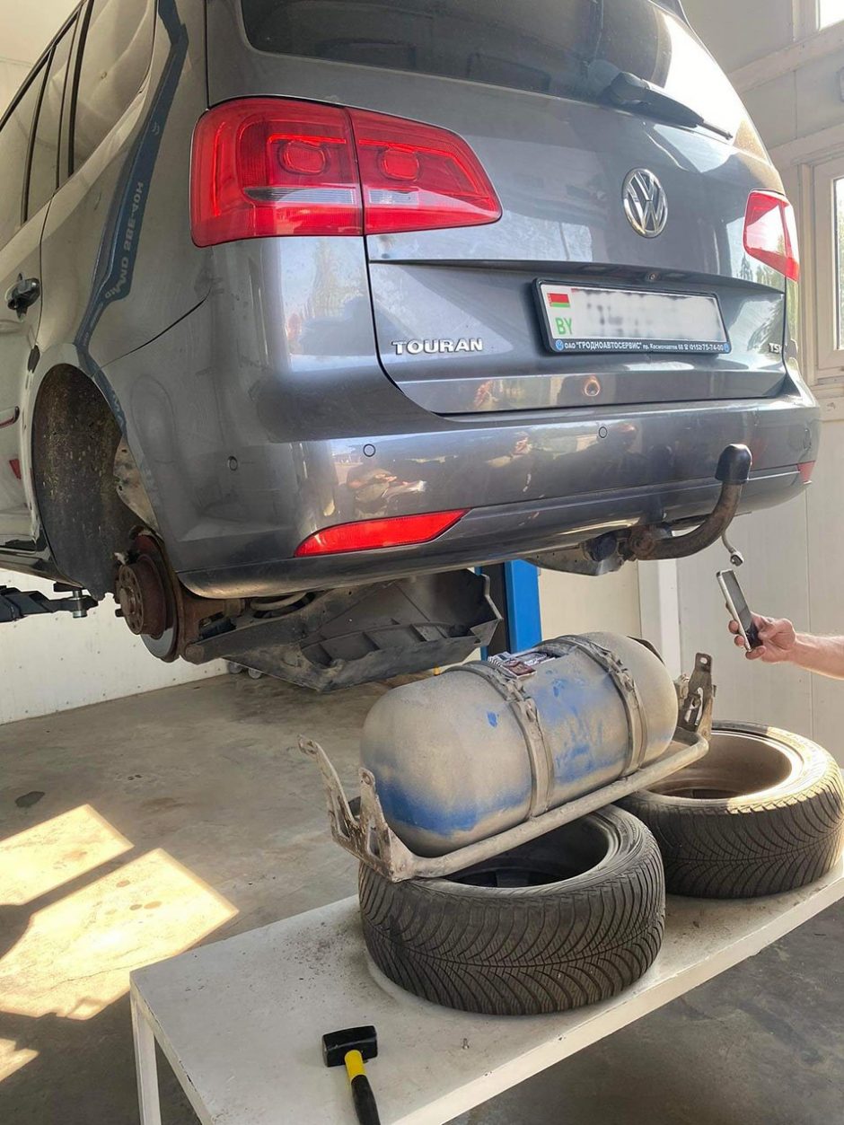 Muitininkai sulaikė šešis automobilius iš Baltarusijos su kontrabandiniais rūkalais