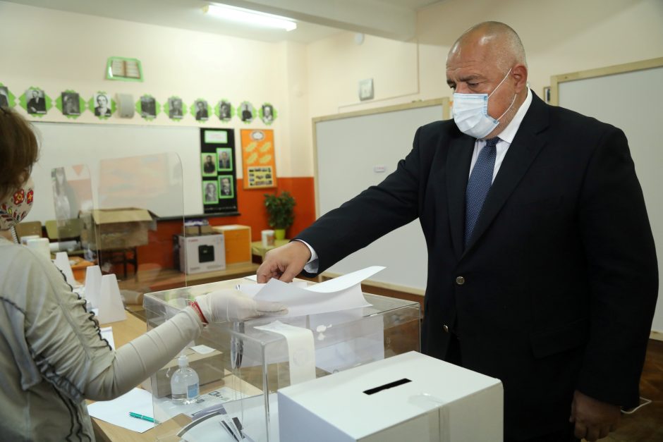 Rinkėjų apklausos: Bulgarijos premjero partija laimi parlemento rinkimuose