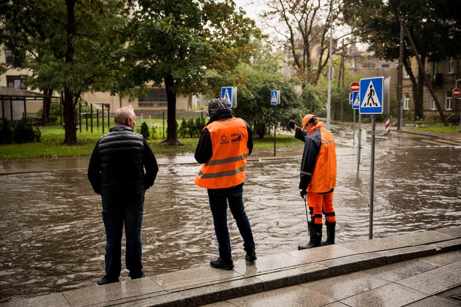 Sinoptikai turi gerų žinių: įvardijo, kada trauksis šalį siaubianti stichija