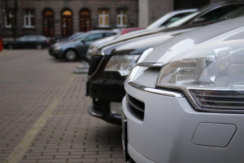 Į teisiamųjų suolą sės apynaujus automobilius per skelbimų portalą perpardavęs vyras