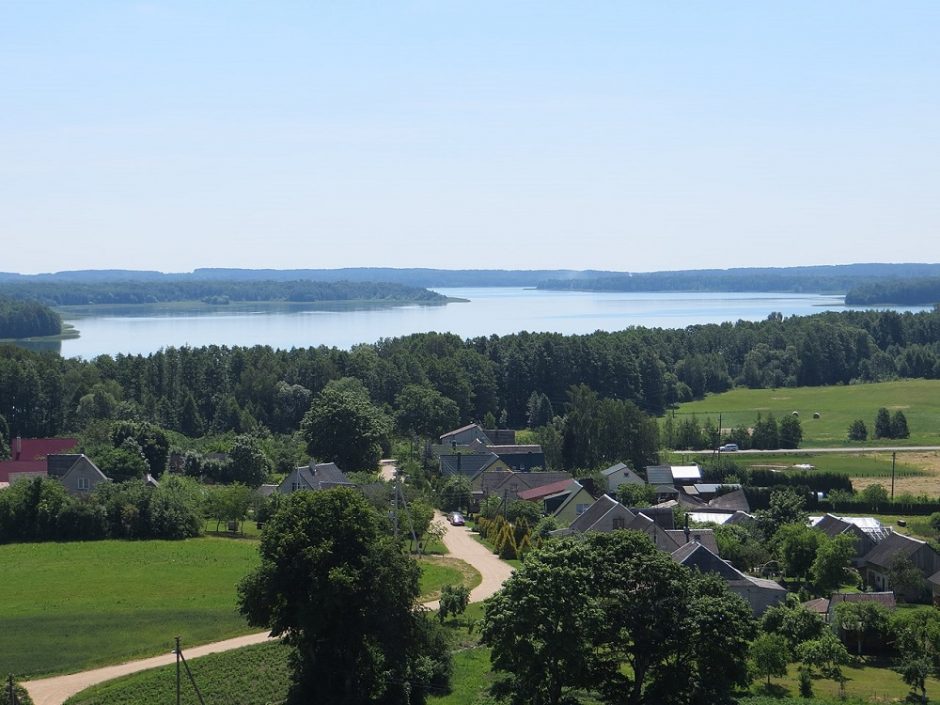 Aplinkosaugininkai: neteisėtai tvarkant Daugų ežerą, padaryta 7,7 tūkst. eurų žala gamtai