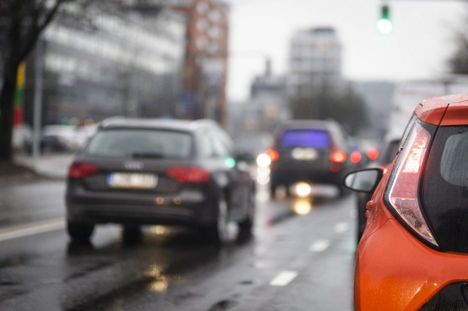 Kelininkai: rytinėje šalies dalyje keliuose išlieka provėžų