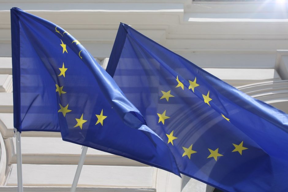 Briuselis rekomenduoja suteikti Bosnijai ir Hercegovinai kandidatės į ES statusą