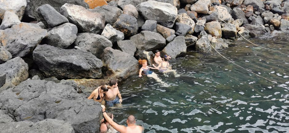 Azorai: hortenzijų grožis, kraterių ežerai ir delfinų šokiai