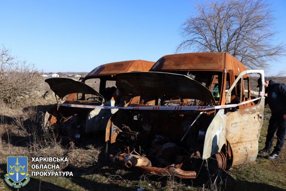 Siaubas Charkivo srityje: atkasti evakuaciniuose autobusuose sudegintų žmonių lavonai