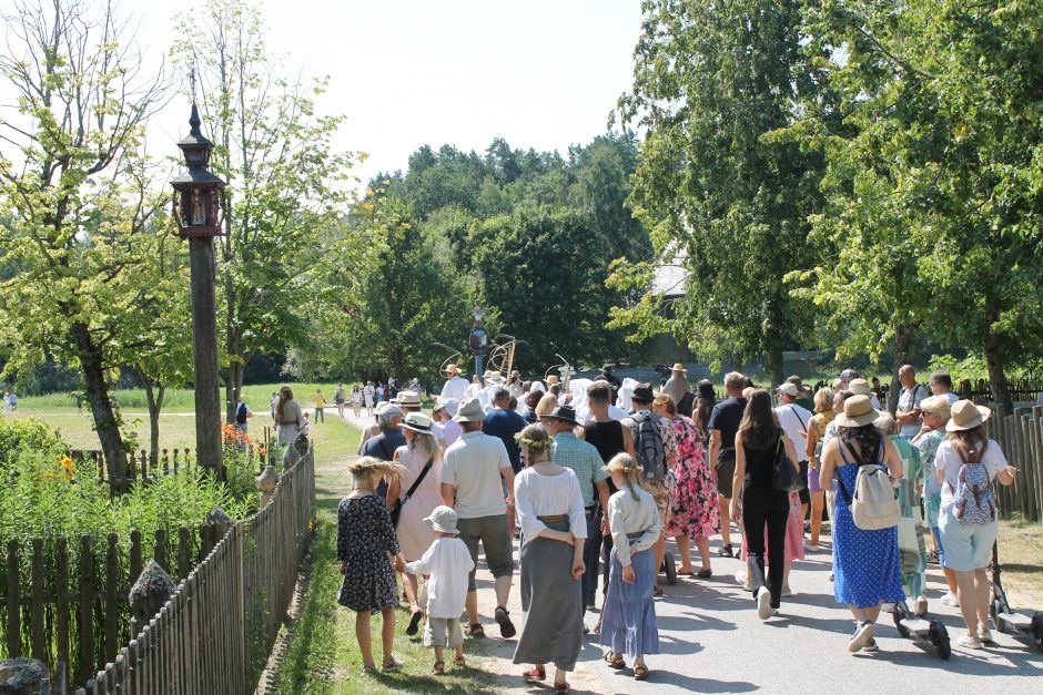 Rumšiškėse nestigo šventinės įvairovės: pasveikinę Onas, priminė ir rugiapjūtės tradicijas