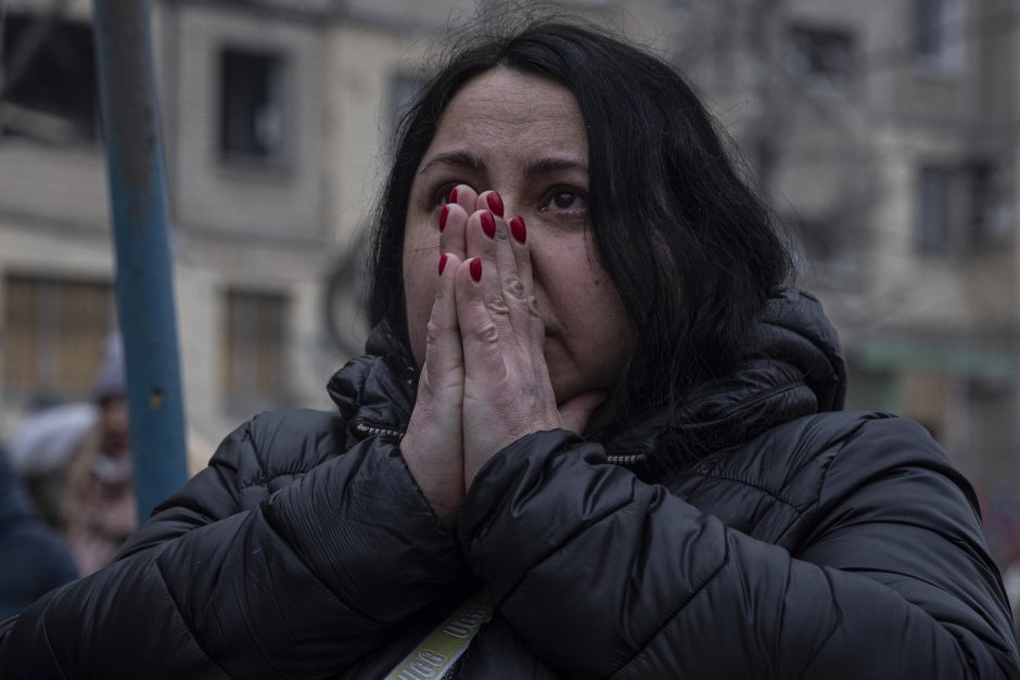 Rusų karių apšaudymo aukų daugiabutyje Ukrainos Dnipre skaičius padidėjo iki 45