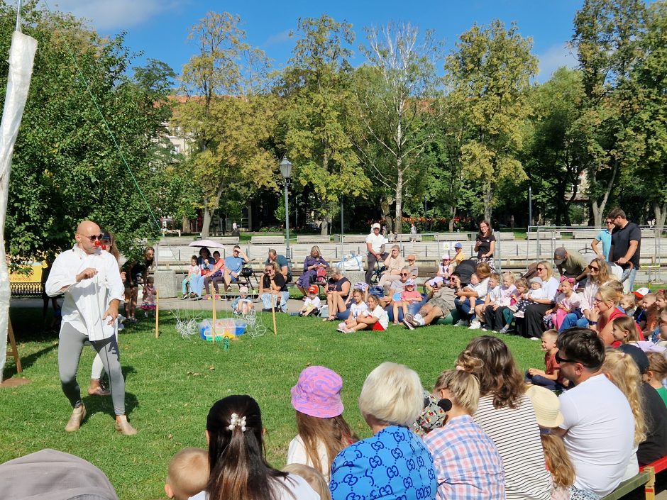 Teatrą uostamiestyje mažieji pažino per klounų pokštus