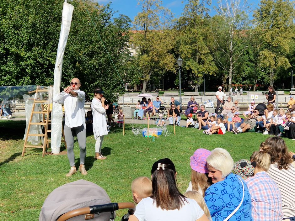 Teatrą uostamiestyje mažieji pažino per klounų pokštus